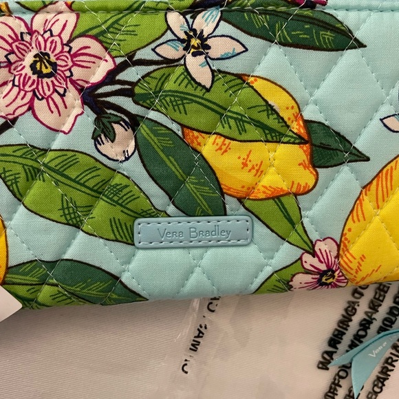 Brand New Vera Bradley RFID Accordion Wristlet in Lemon Grove 🍋🍋🍋 - Picture 6 of 9